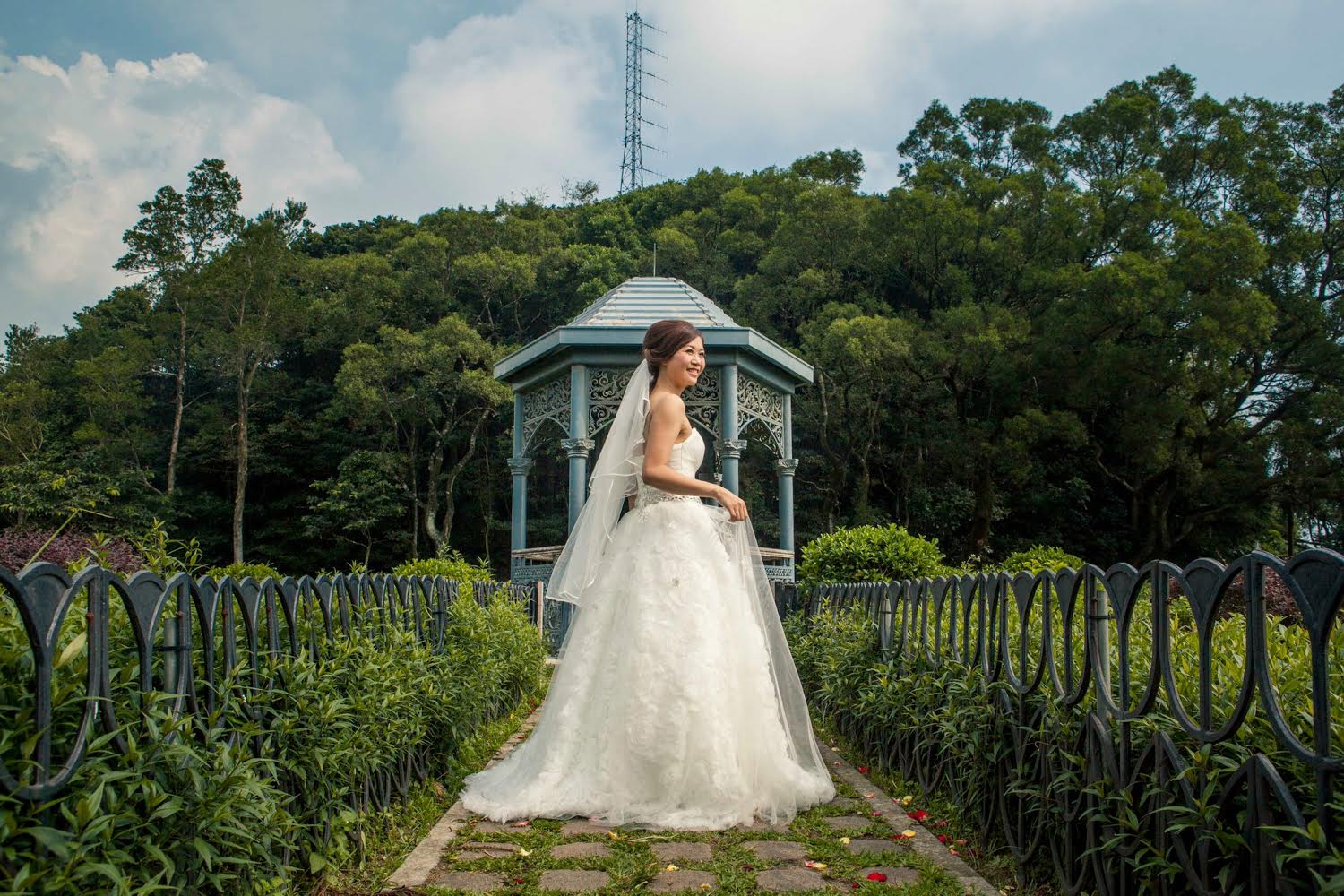 Real Simply Love bride